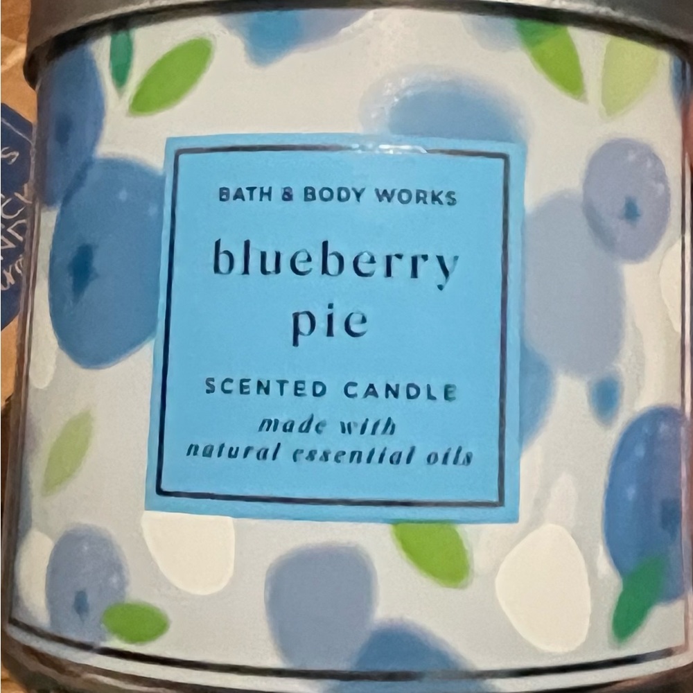 BBW bath and body works Blueberry Pie 3 wick scented candle